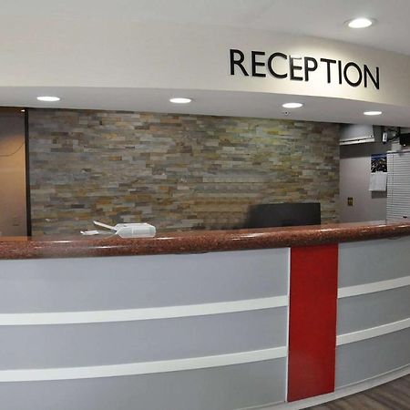 מלון Ramada By Wyndham אבוטספורד מראה חיצוני תמונה