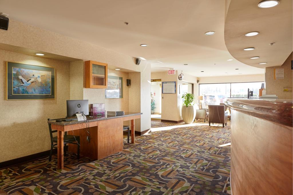 מלון Ramada By Wyndham אבוטספורד מראה חיצוני תמונה