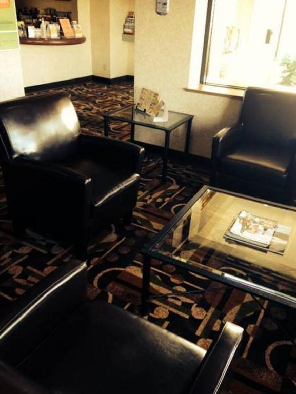 מלון Ramada By Wyndham אבוטספורד מראה חיצוני תמונה