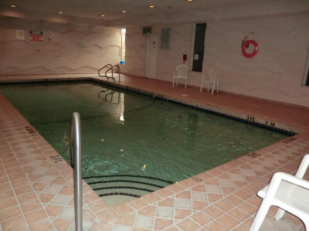 מלון Ramada By Wyndham אבוטספורד מראה חיצוני תמונה