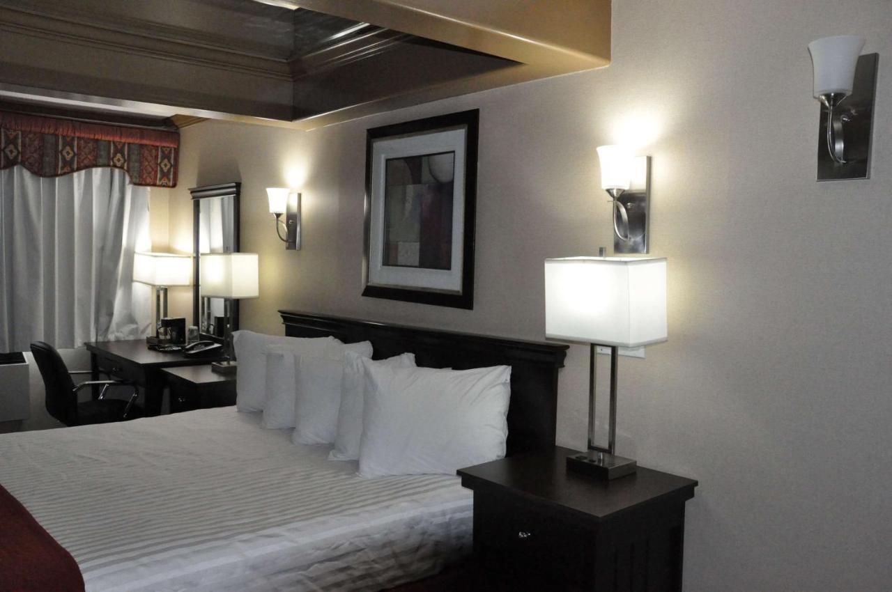 מלון Ramada By Wyndham אבוטספורד מראה חיצוני תמונה