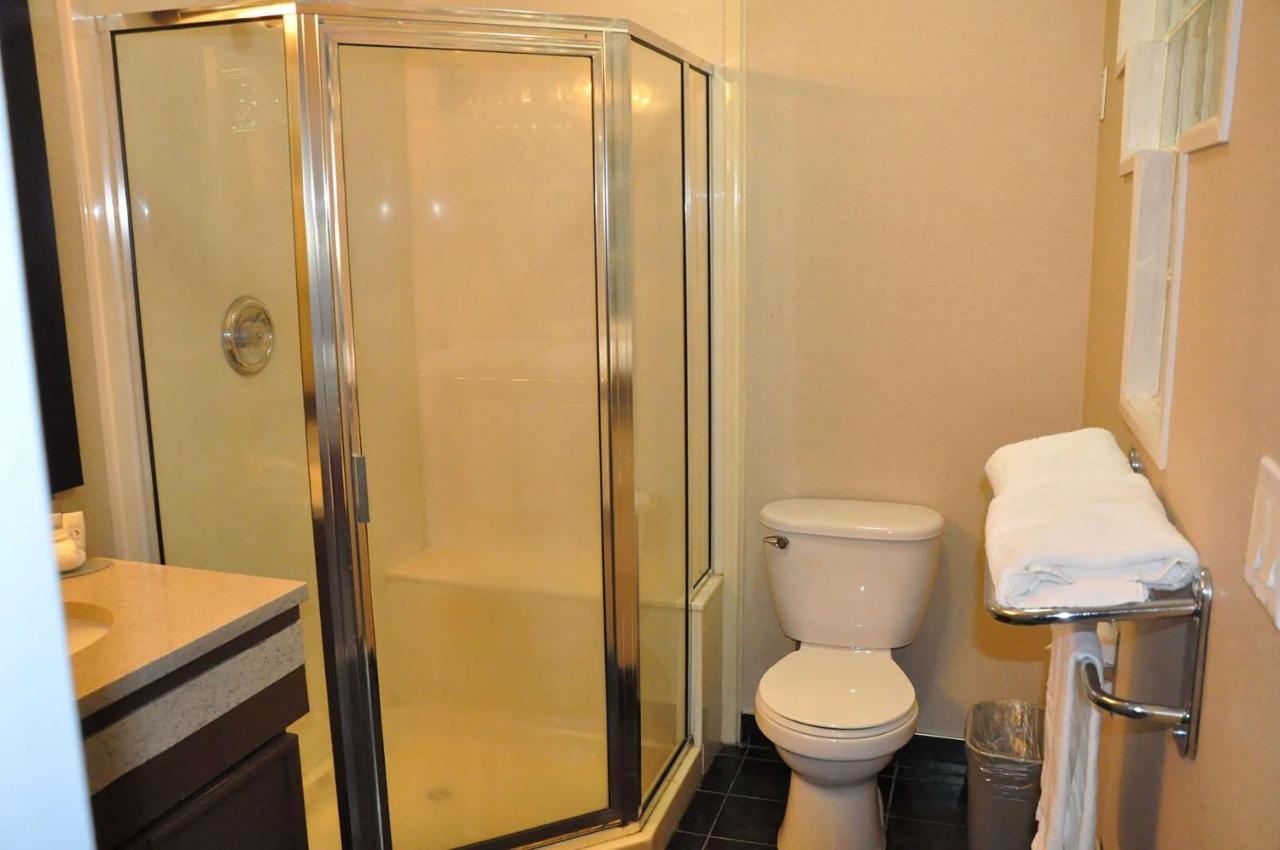 מלון Ramada By Wyndham אבוטספורד מראה חיצוני תמונה