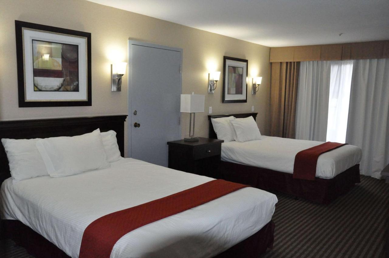 מלון Ramada By Wyndham אבוטספורד מראה חיצוני תמונה